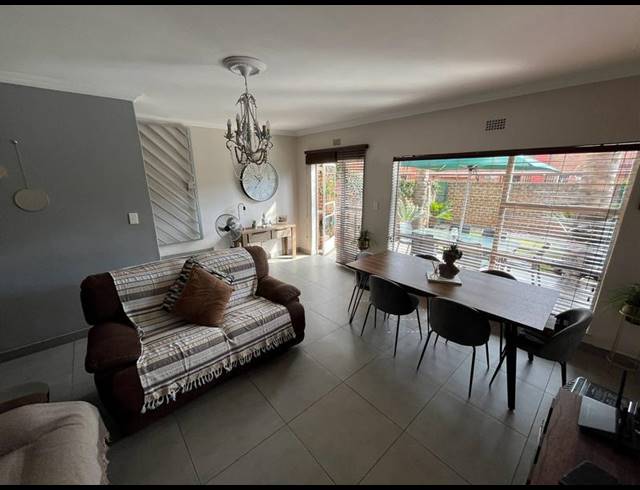 3 BEDROOM TOWNHOUSE FOR SALE IN BEDFORD GARDENS